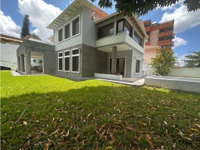 Se alquila casa en Altamira 800 metros   4h+6B+5p/, 4 habitaciones