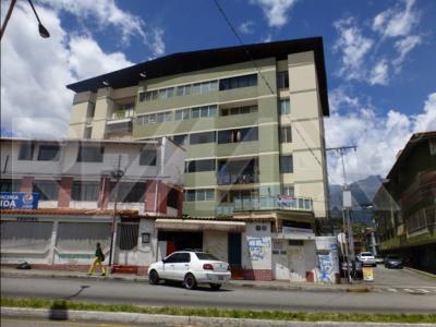 Apartamento en Venta- Parroquia Milla, 115 mt2, 4 habitaciones