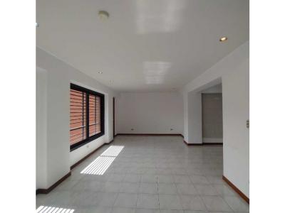 Apartamento con terraza y jardín Lomas de La Trinidad 6H/6B/2E/2M, 175 mt2, 6 habitaciones