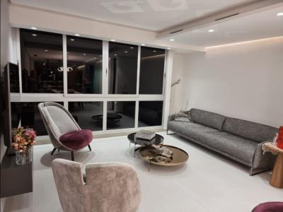 Apartamento en Venta en Campo Alegre, 210 mt2, 2 habitaciones