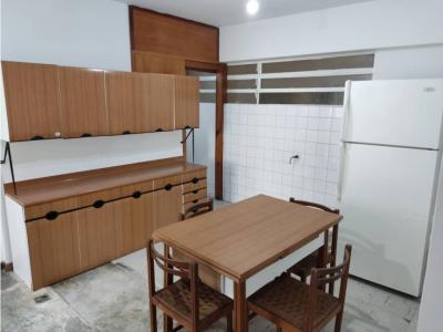 En Venta Apartamento para remodelar en Altamira Sur, 90 mt2, 1 habitaciones