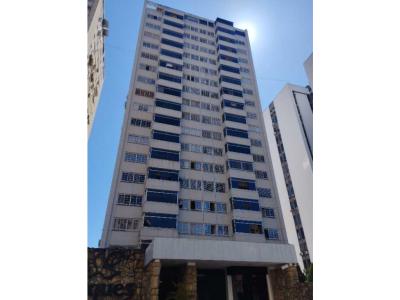 Se Vende apartamento Urb Santa Fe Norte, para actualizar, 130 mt2, 3 habitaciones
