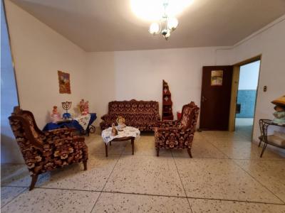 Apartamento en Venta en La Av. Bolivar de Maracay, 130 mt2, 3 habitaciones