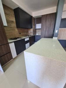 Apartamento en Res. Monreale, Urb. las Chimeneas,  Valencia LEMA-1100