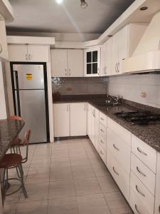 Apartamento en Res. Bayona, Los Guayabitos, Naguanagua. PRA-145