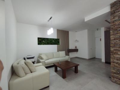 Apartamento en Res. Puente Piedra, Urb. Los Mangos, Valencia. ATA-1485