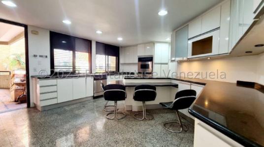 Venta de Apartamento en Altamira, 450 mt2, 4 habitaciones