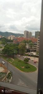 Konkasa vende apto para remodelar en la Urbanización Dan Isidro de Maracay, Edo Aragua Venezuela, 130 mt2, 4 habitaciones