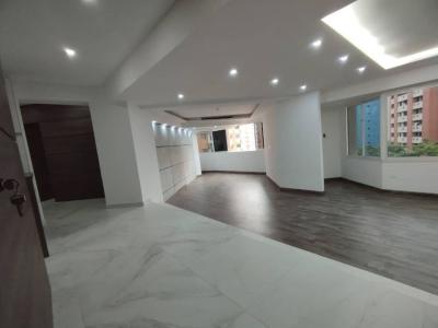 EN VENTA MODERNO APARTAMENTO  TOTALMENTE REMODELADO Y A ESTRENAR EN URBANIZACION EL BOSQUE RESIDENCI, 160 mt2, 3 habitaciones