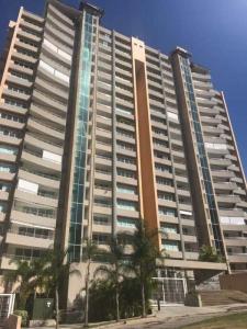 Se Vende Apartamento en Residencias Gran Mandalay en la Urbanización el Bosque, 195 mt2, 4 habitaciones