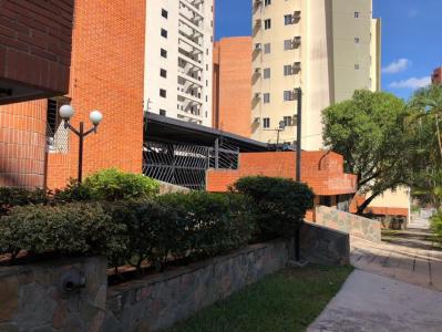 Apartamento en venta ubicado en la Trigaleña Valencia Carabobo Cod 23-17762, 200 mt2, 5 habitaciones