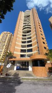 Apartamento en Res. Escalar, Urb. Las Chimeneas. PLA-1802, 110 mt2, 3 habitaciones