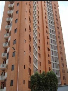 OFRECE EN ALQUILER APARTAMENTO TOTALMENTE AMOBLADO EN URBANIZACION VALLE BLANCO VALENCIA , 97 mt2, 3 habitaciones