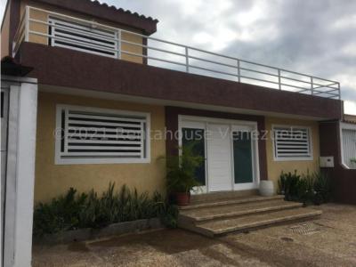 Casa en venta Zona Este Barquisimeto 22-12269   jrh, 232 mt2, 6 habitaciones