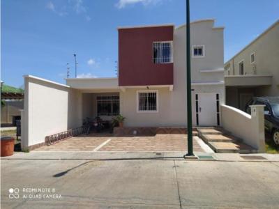 Casa en venta Zona Este Ciudad Roca Barquisimeto 22-7925   jrh, 190 mt2, 4 habitaciones