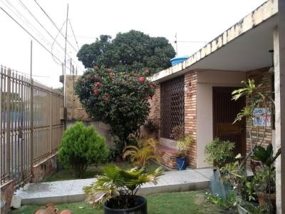 Casa en venta en Centro Barquisimeto Mls# 22-7814 FCB , 344 mt2, 3 habitaciones