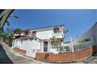 Casa en venta en El Este de Barquisimeto Mls#21-3430 fcb, 205 mt2, 4 habitaciones