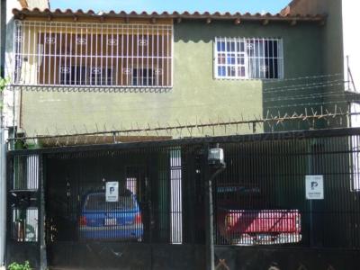 Casa en venta en Los Cardones Barquisimeto Mls#22-2567 FCB, 194 mt2, 6 habitaciones