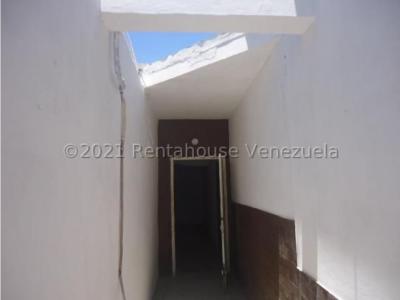 Casa en venta en el Centro Barquisimeto Mls# 22-1523FCB , 218 mt2, 3 habitaciones