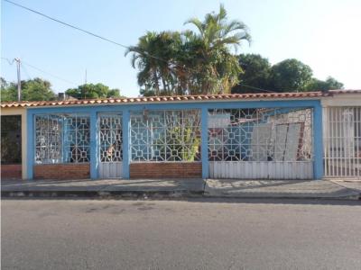 Casa en venta en Parroquia Concepción Barquisimeto Mls#22-12027 fcb, 394 mt2, 4 habitaciones