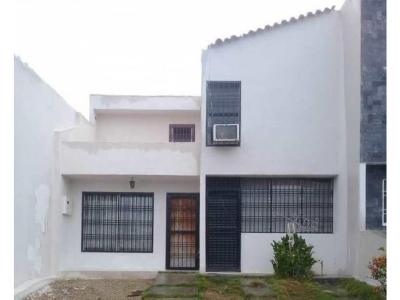 Casa en venta en La Rosaleda Barquisimeto Mls#21-12069 fcb, 154 mt2, 4 habitaciones