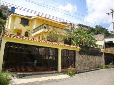 Casa en venta en Colinas De Santa Rosa Barquisimeto Mls#21-11603 fcb, 600 mt2, 5 habitaciones