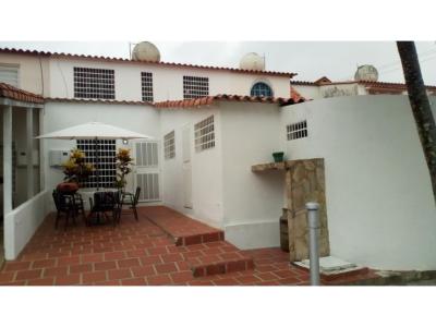 Casa en venta en La Rosaleda Barquisimeto Mls#22-5128 fcb, 150 mt2, 5 habitaciones