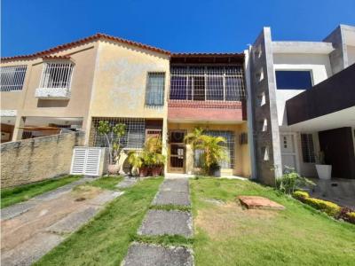 Casa en venta en La Rosaleda Barquisimeto Mls#21-12817 fcb, 143 mt2, 4 habitaciones