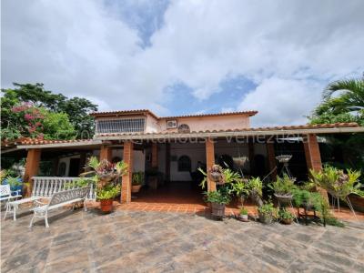 Casa en venta Parroquia El Cuji Barquisimeto #23-1100 MV, 650 mt2, 5 habitaciones