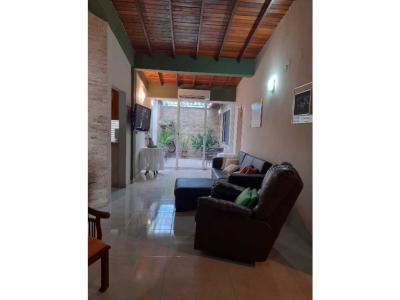 Se vende Acogedora Casa a solo 5 minutos del Este de Barquisimeto, 180 mt2, 3 habitaciones