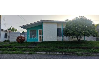 Casa en venta en Chucho Briceño Cabudare 23-8295 YC, 3 habitaciones