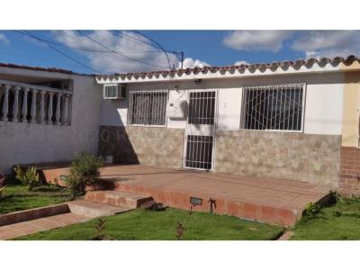 Casa en Venta El Trigal Cabudare 22-24439 SPS 0414-5740364, 150 mt2, 3 habitaciones