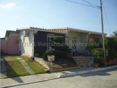 Casa en venta en Los Samanes Cabudare 23-177 YC, 92 mt2, 3 habitaciones