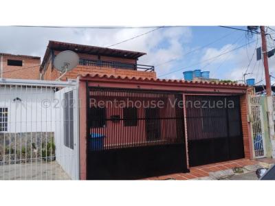 Casa en Venta Urb Los Yabos Cabudare 22-2510 RM 04145148282, 115 mt2, 5 habitaciones