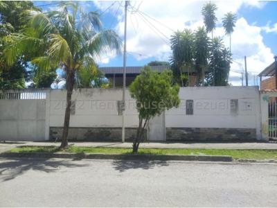 Casa en venta en La Mata Cabudare 23-666 YC, 311 mt2, 6 habitaciones