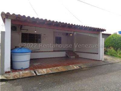 Casa en venta en Los Bucares La Mora Cabudare 23-5600 YC, 128 mt2, 3 habitaciones