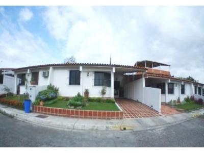 Casa en venta en La Morenera Cabudare Mls#22-13774 FCB , 350 mt2, 6 habitaciones