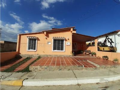 Casa en venta en La Piedad Sur Cabudare Mls# 22-12124 FCB, 237 mt2, 8 habitaciones