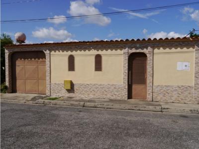 Casa en Venta en Atapaima Cabudare Mls#21-6173 FCB , 200 mt2, 3 habitaciones