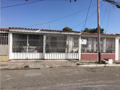 Casa en venta en Las Mercedes Barquisimeto MLs#22-16353 FCB , 250 mt2, 3 habitaciones