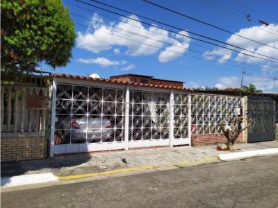 Casa en venta en Las Mercedes Barquisimeto MLs#22-17438 FCB , 250 mt2, 4 habitaciones