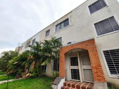 Se VENDE Casa en Tarabana Plaza RAH: 22-7459, 110 mt2, 3 habitaciones