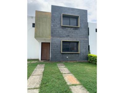 En venta maravillosa casa en obra gris en Urbanización El Bosque, 180 mt2, 3 habitaciones