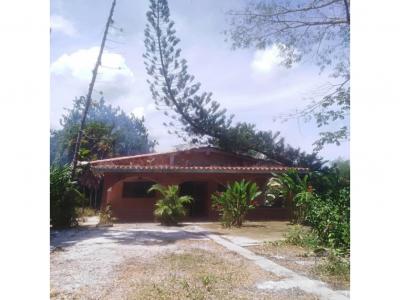 Venta de Bella Casa Campestre en Higuerote, 180 mt2, 4 habitaciones