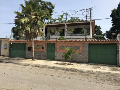 Se vende casa quinta 6h,4b,6pe 418 M2 en Palmar Oeste, La Guaira. LG , 216 mt2, 6 habitaciones
