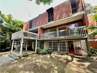 Se vende casa bifamiliar 1.000m2 8h/6b/6p Altamira, 1000 mt2, 8 habitaciones