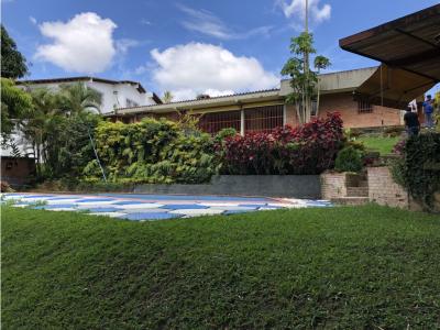 Casa en venta - La Lagunita, 550 mt2, 6 habitaciones