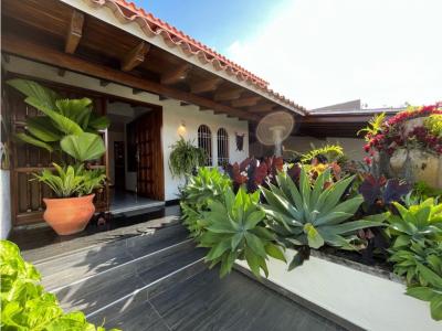 Se vende casa 500 m2 4H+S/5B/4PE Lomas de La Lagunita, 500 mt2, 5 habitaciones