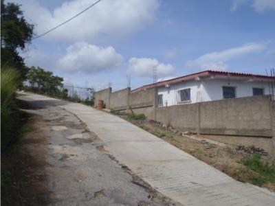 Venta Terreno y Casa El Junquito Sector Hacienda San José, 400 mt2, 5 habitaciones
