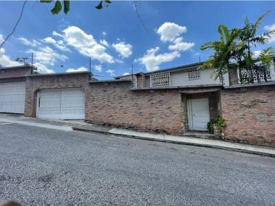 Vendo casa 490m2 5h/7b/7pe Colinas de Los Chaguaramos, 460 mt2, 5 habitaciones